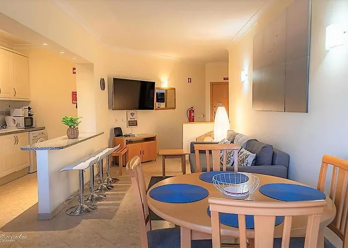 T1 Club Mar Piscina E Por Do Sol Portimão